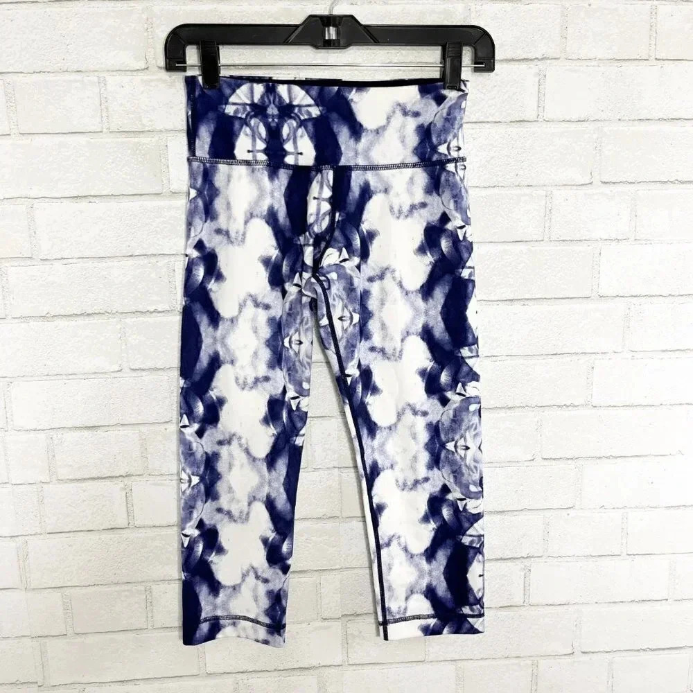 Lululemon Blue & White Ink Plot Print Cropped Wunder Under Leggings Size 4